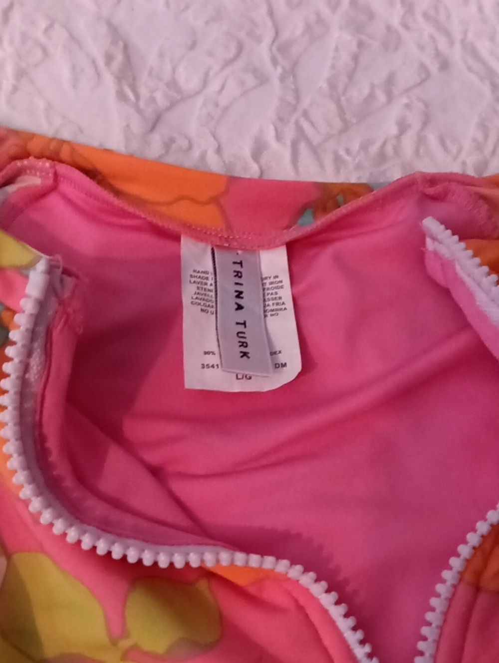Trina Turk EUC SZ LRG Half Zip Long Sleeve Paddle Suit Flattering Fit Hot Mom🚨 - Picture 2 of 16